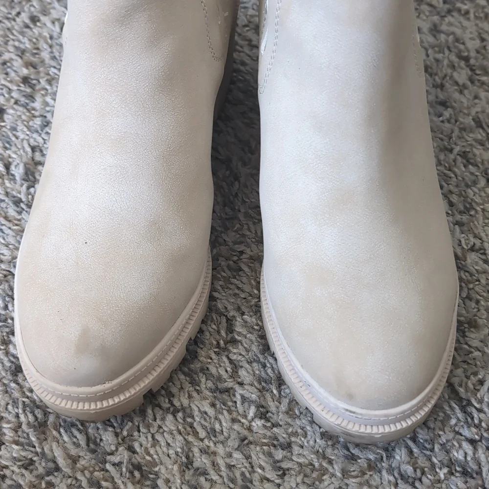 Jellypop Shelley Booties - Picture 2 of 9